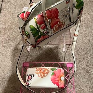 Floral White and Pink Women's Bag Set